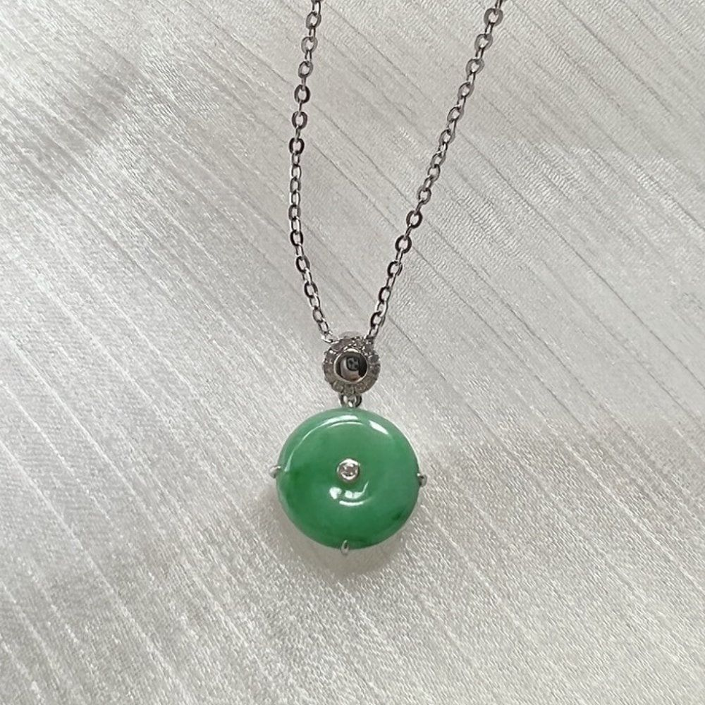 Hibiscus Jadeite Pendant in Floating Green - Nostalgic