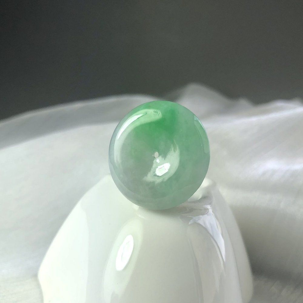 Ice-Nutty Jade Pendant with Emerald Green - Nostalgic