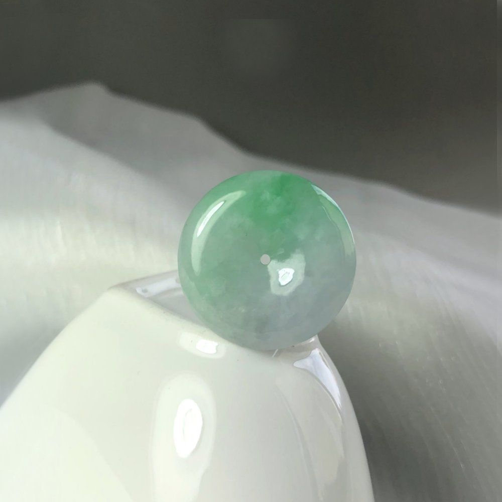 Ice-Nutty Jade Pendant with Emerald Green - Nostalgic