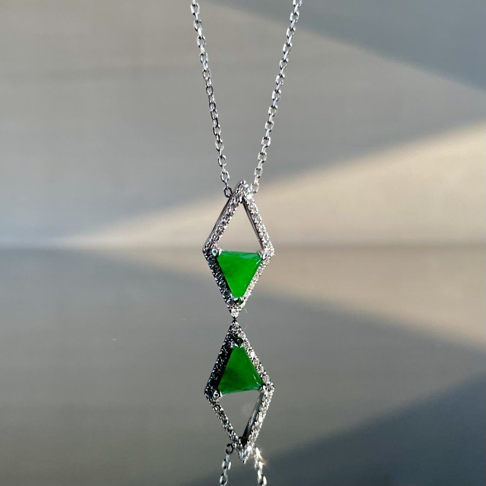 08 Old Mine Type Emerald Green Jadeite Pendant 1 Old Mine Type Emerald Green Jadeite Pendant